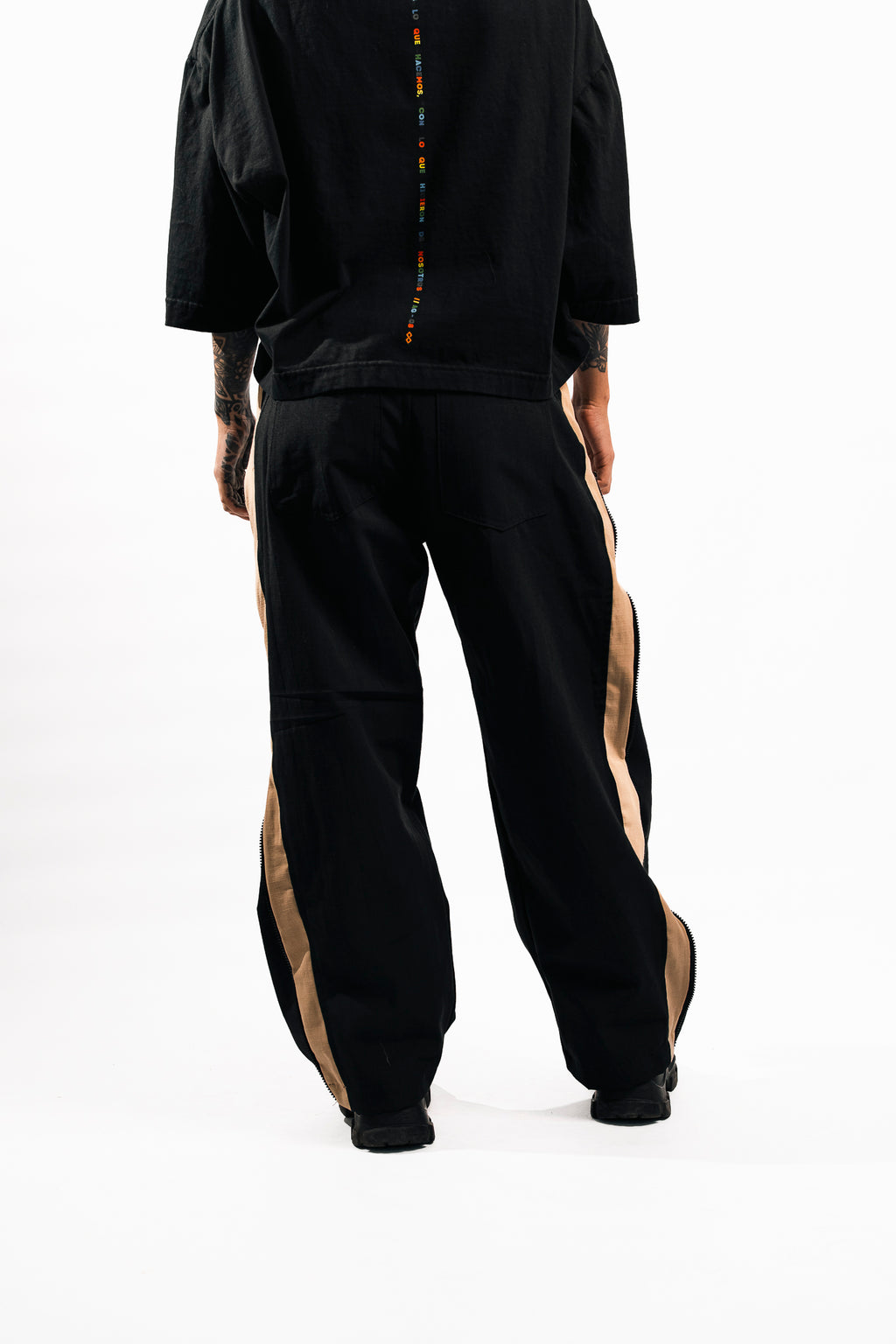 PANTALON CON CIERRES METANOIA