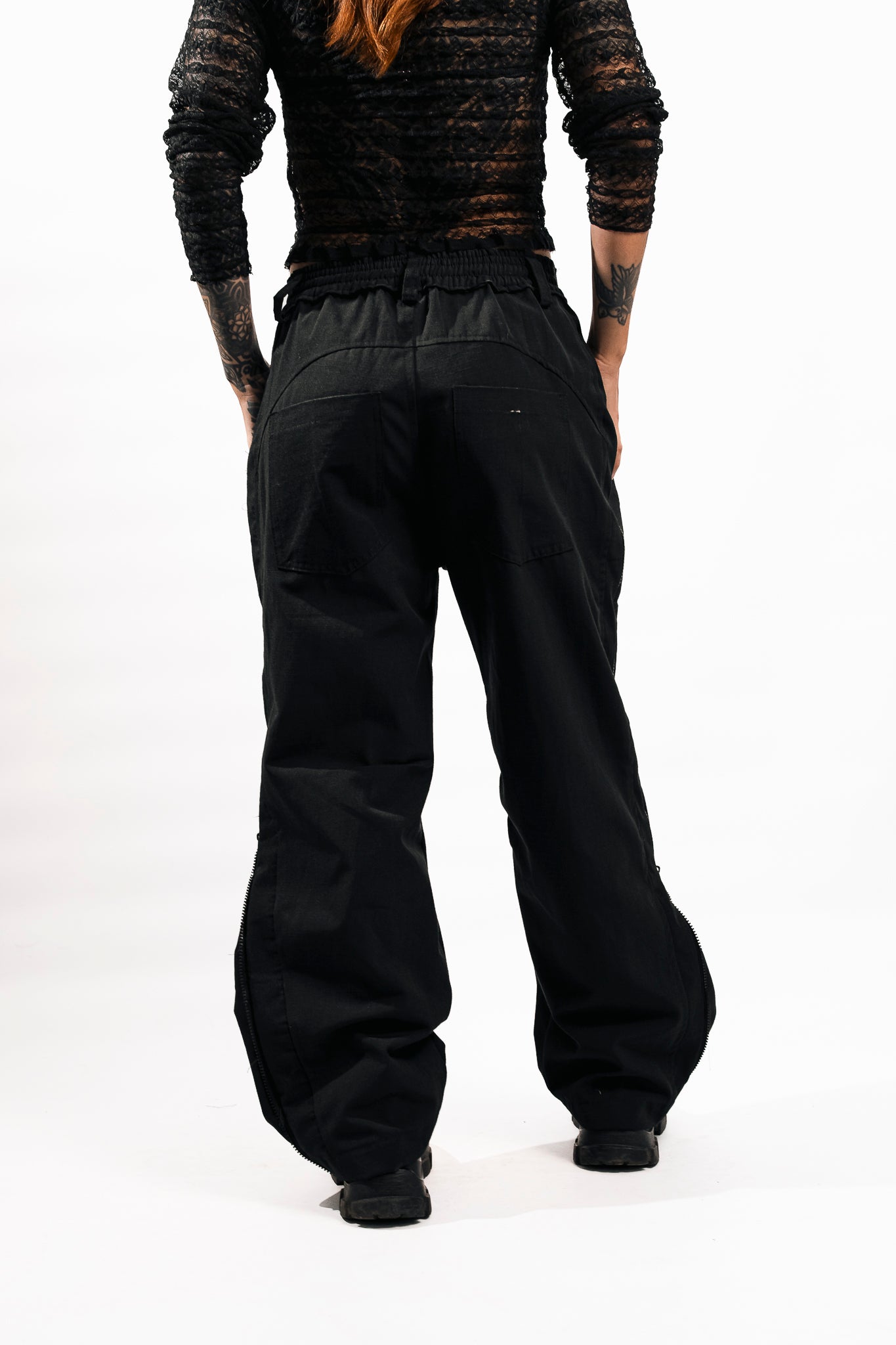 PANTALON CON CIERRES METANOIA