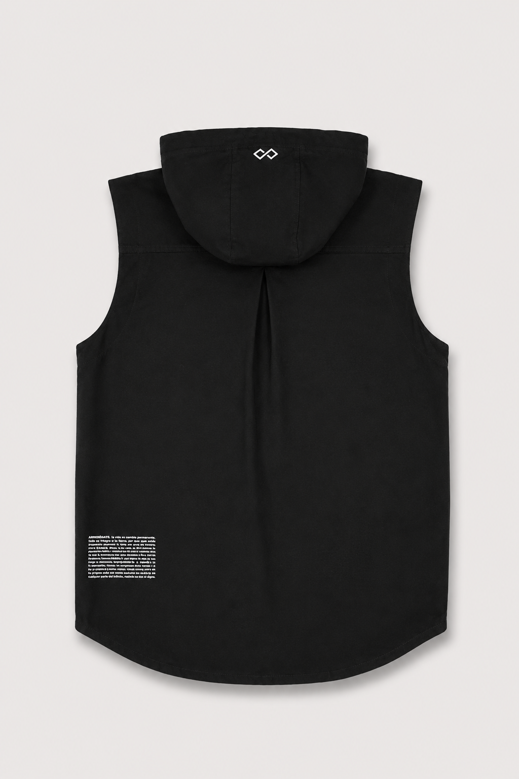 CAMISA SIN MANGAS CON CAPUCHA