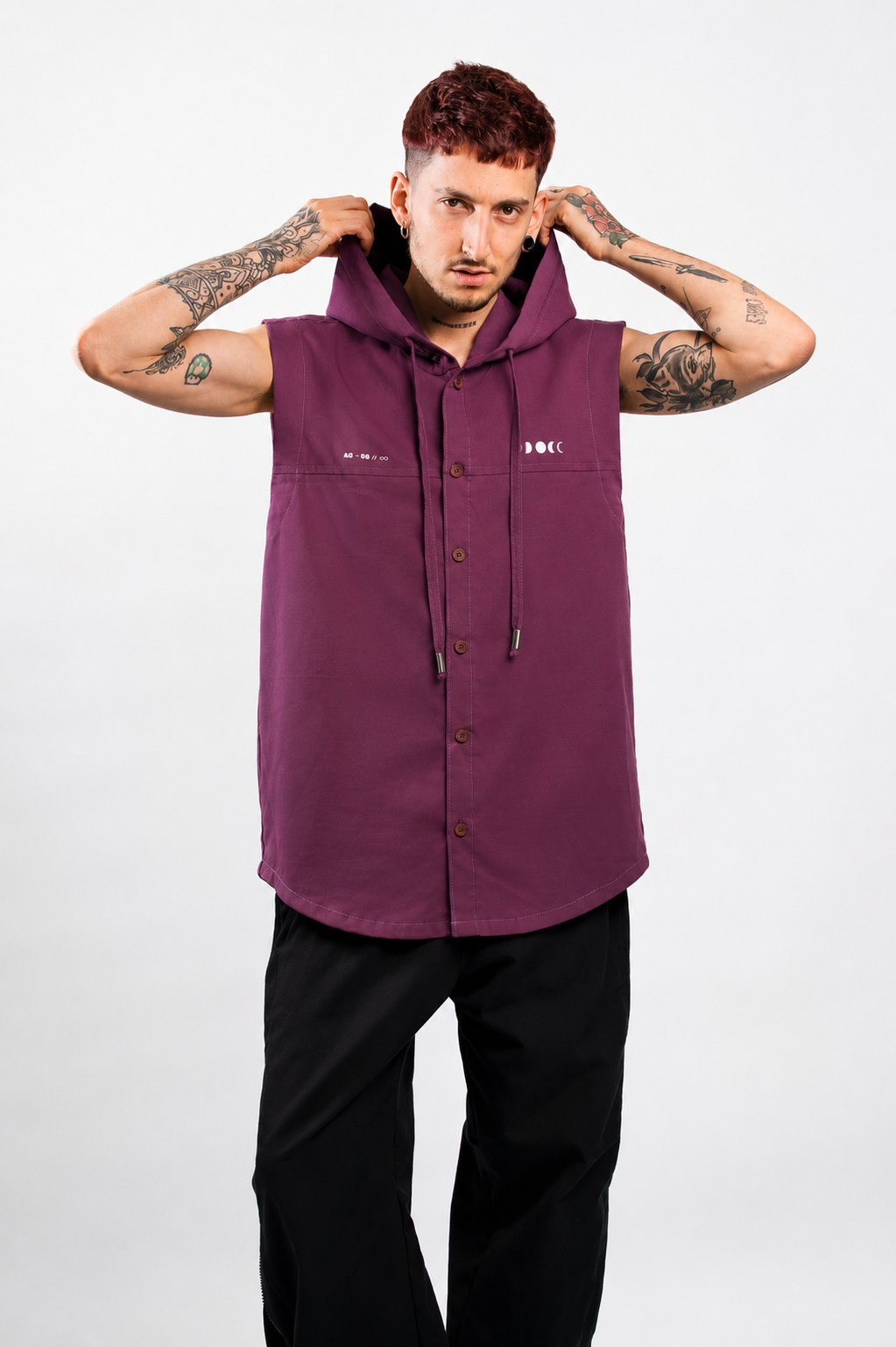 CAMISA SIN MANGAS CON CAPUCHA