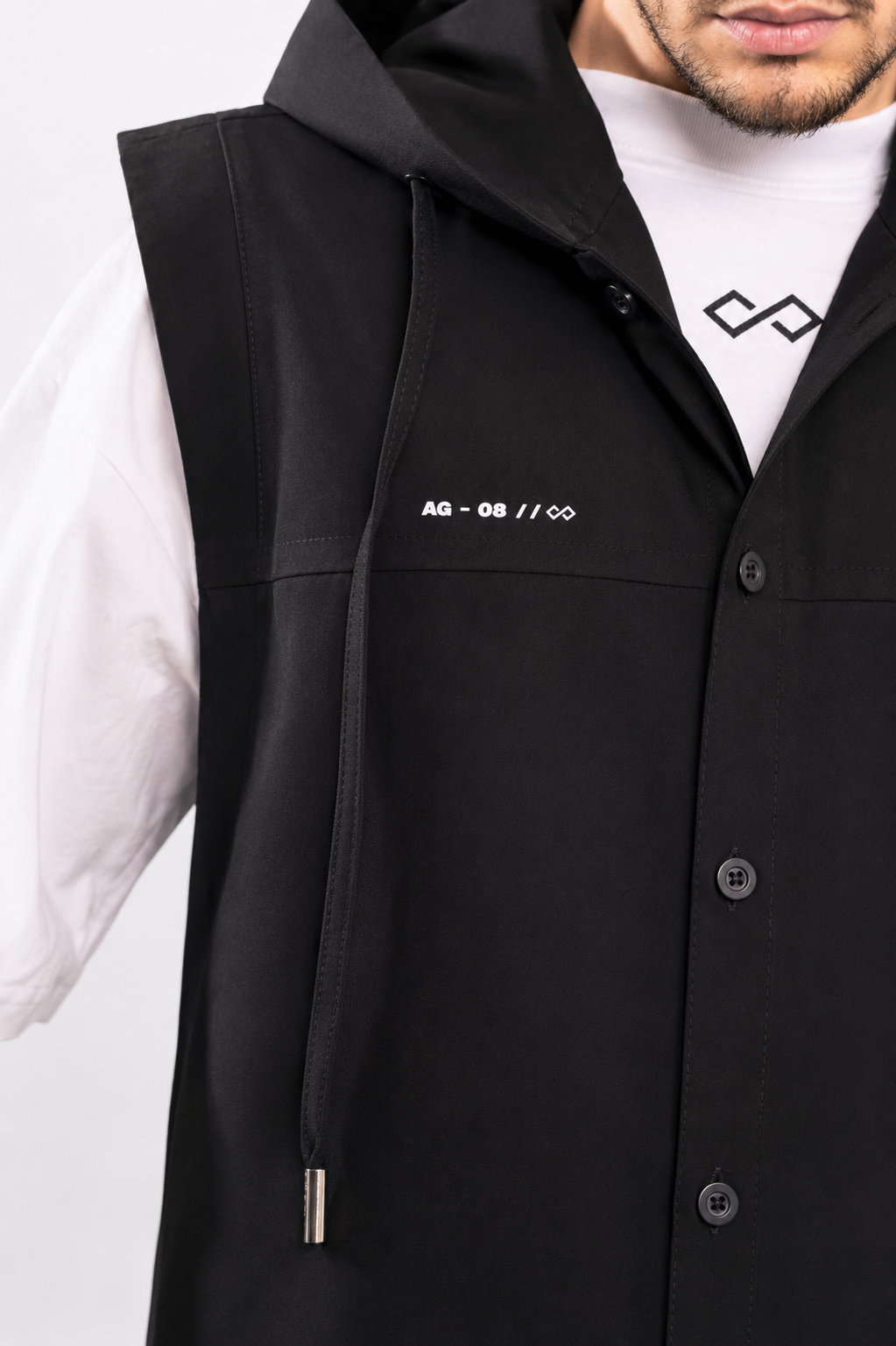 CAMISA SIN MANGAS CON CAPUCHA