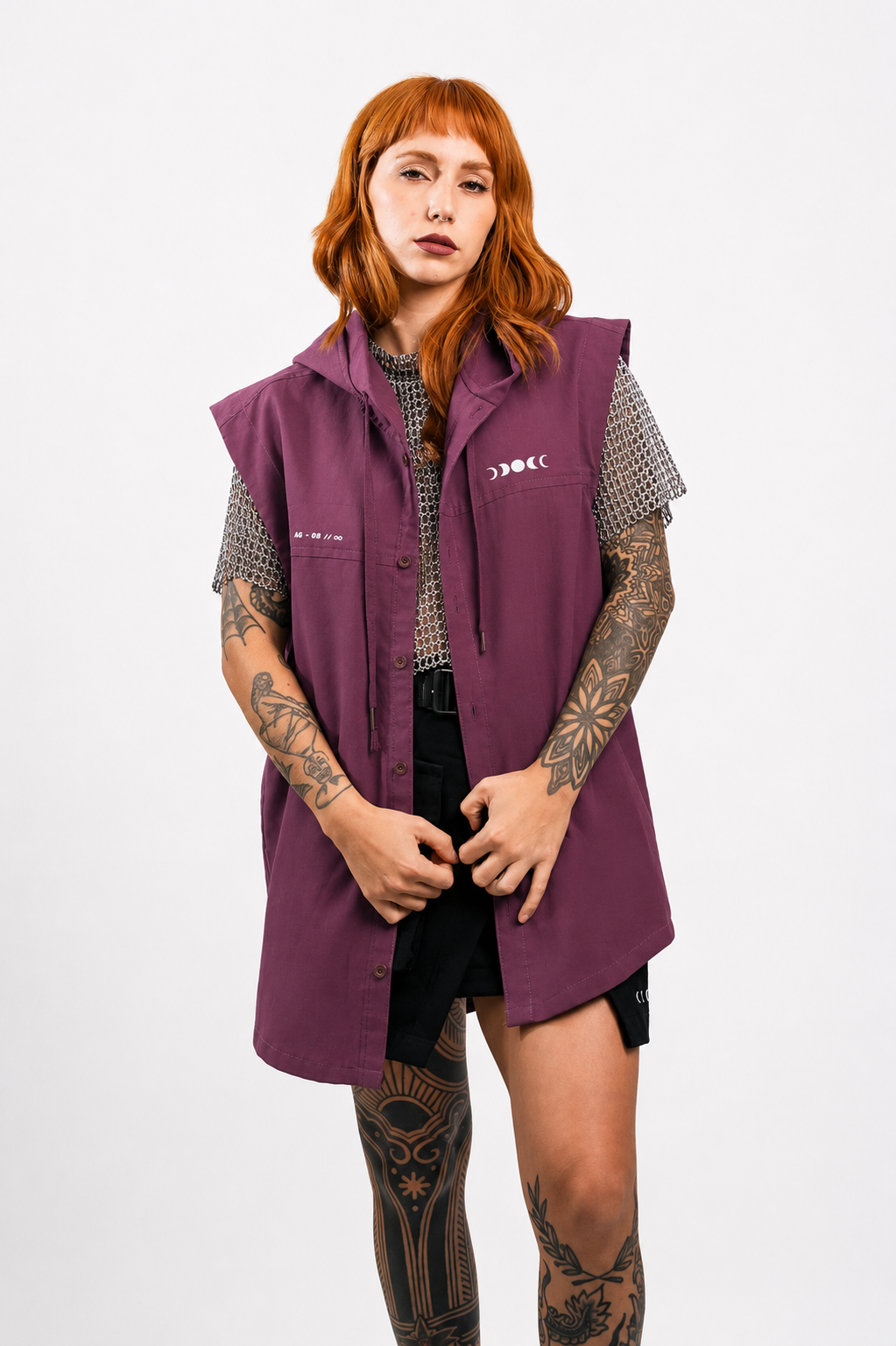 CAMISA SIN MANGAS CON CAPUCHA
