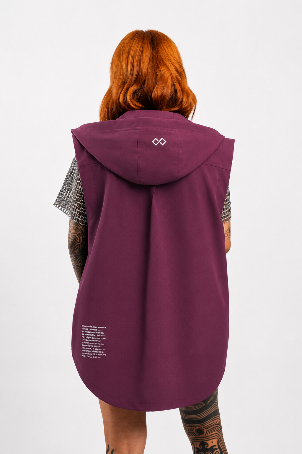 CAMISA SIN MANGAS CON CAPUCHA